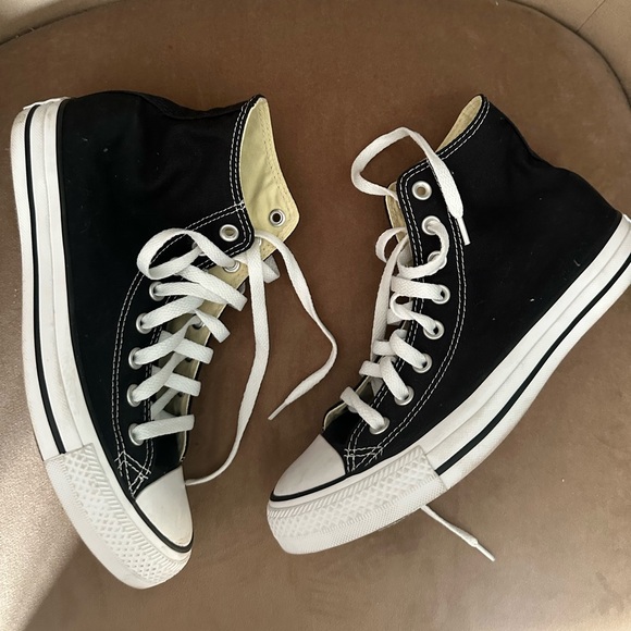 Converse Black and White High-Tops - Picture 4 of 6
